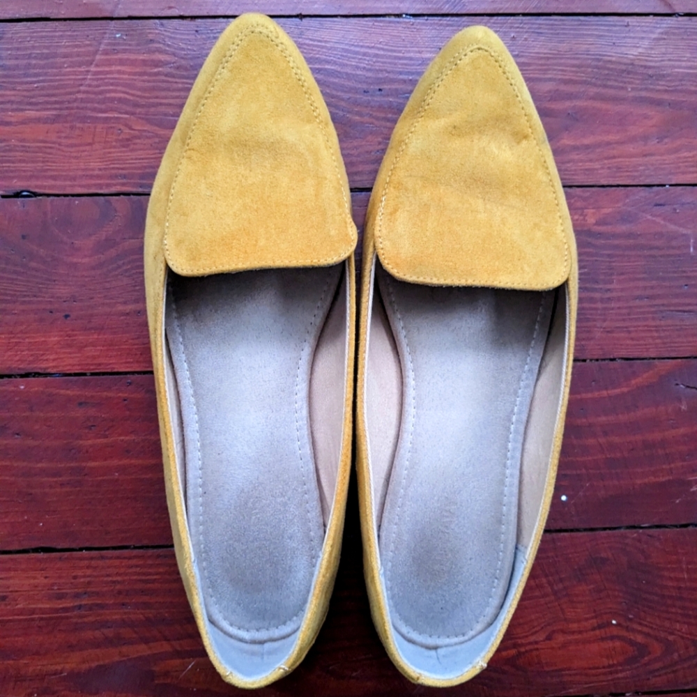 Old Navy yellow pointed shoes size 10